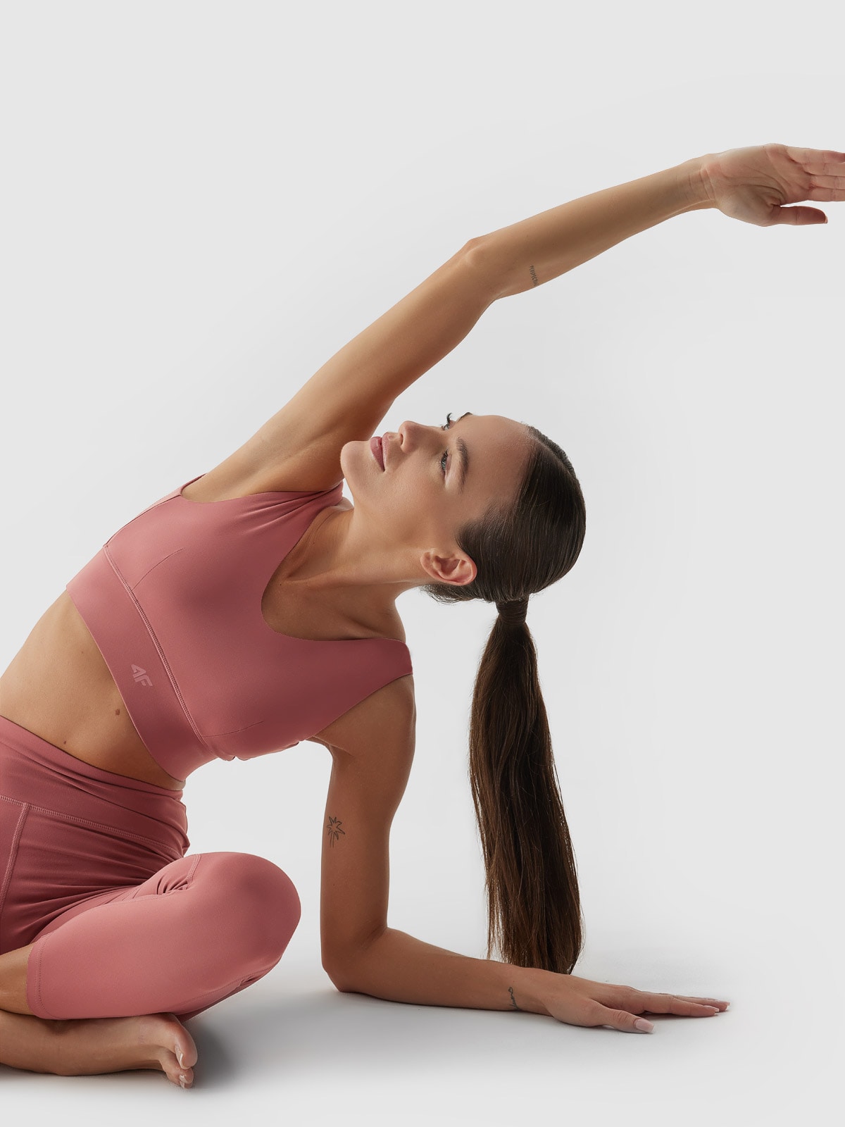 Bustieră de yoga din materiale reciclate pentru femei