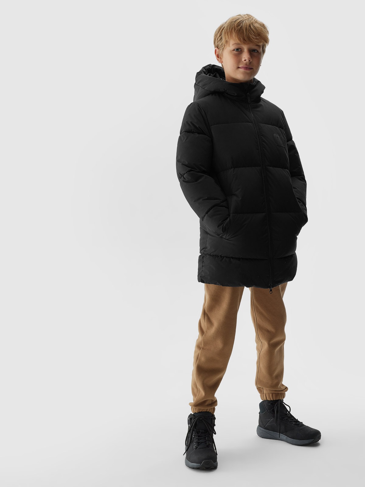 Chlapčenská zatepľovacia bunda so syntetickou výplňou - čierna