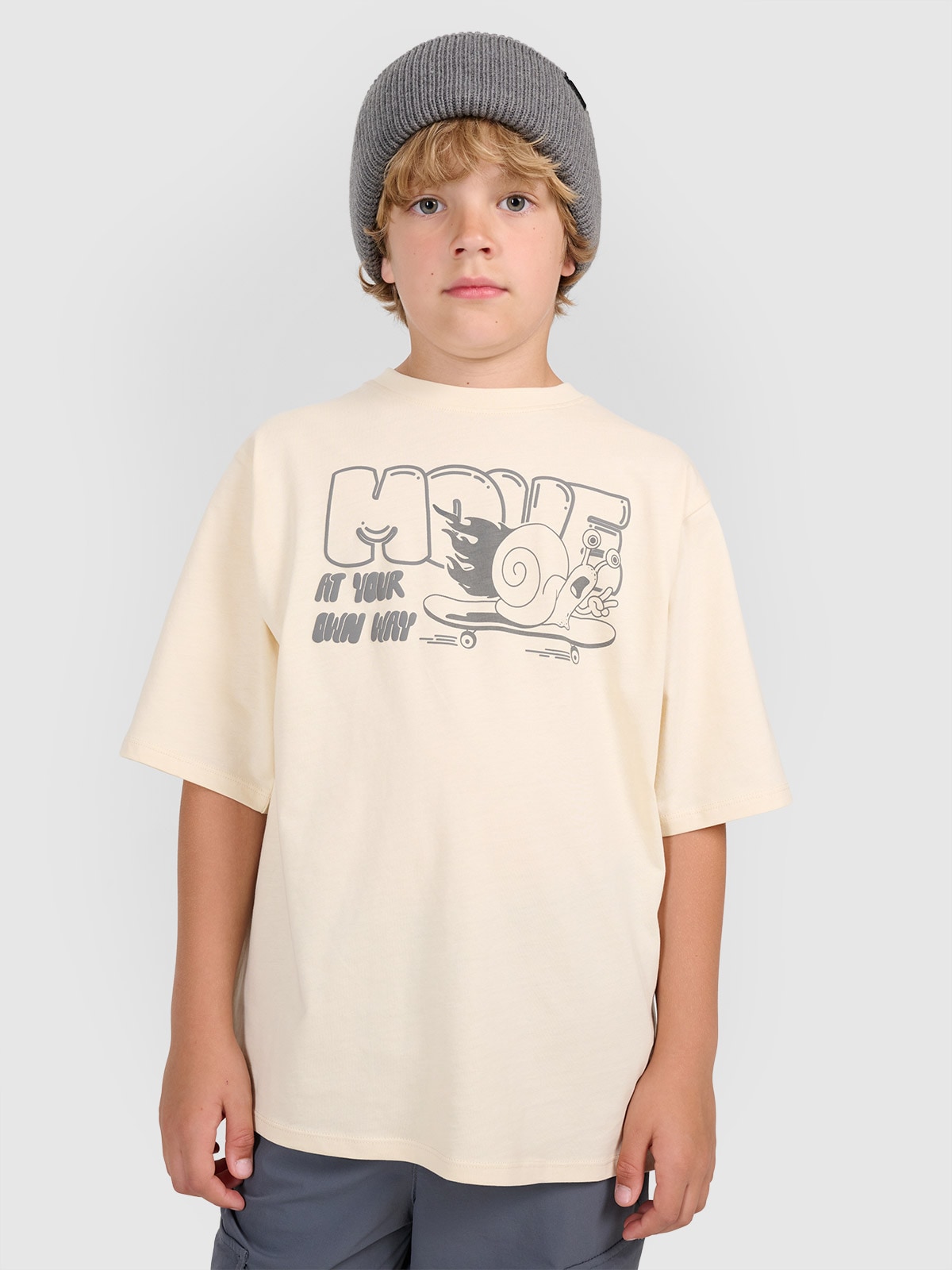 4F T-shirt oversize z nadrukiem chłopięcy - beżowy 146 (10-11