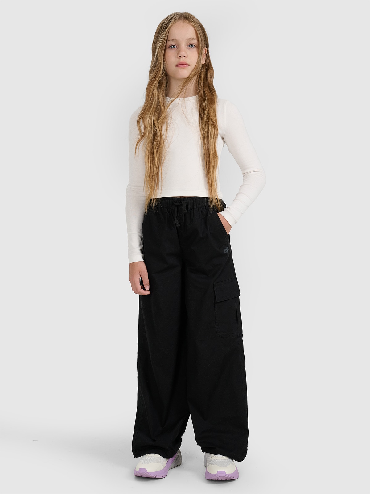 4F Pantaloni casual cargo pentru fete - negri