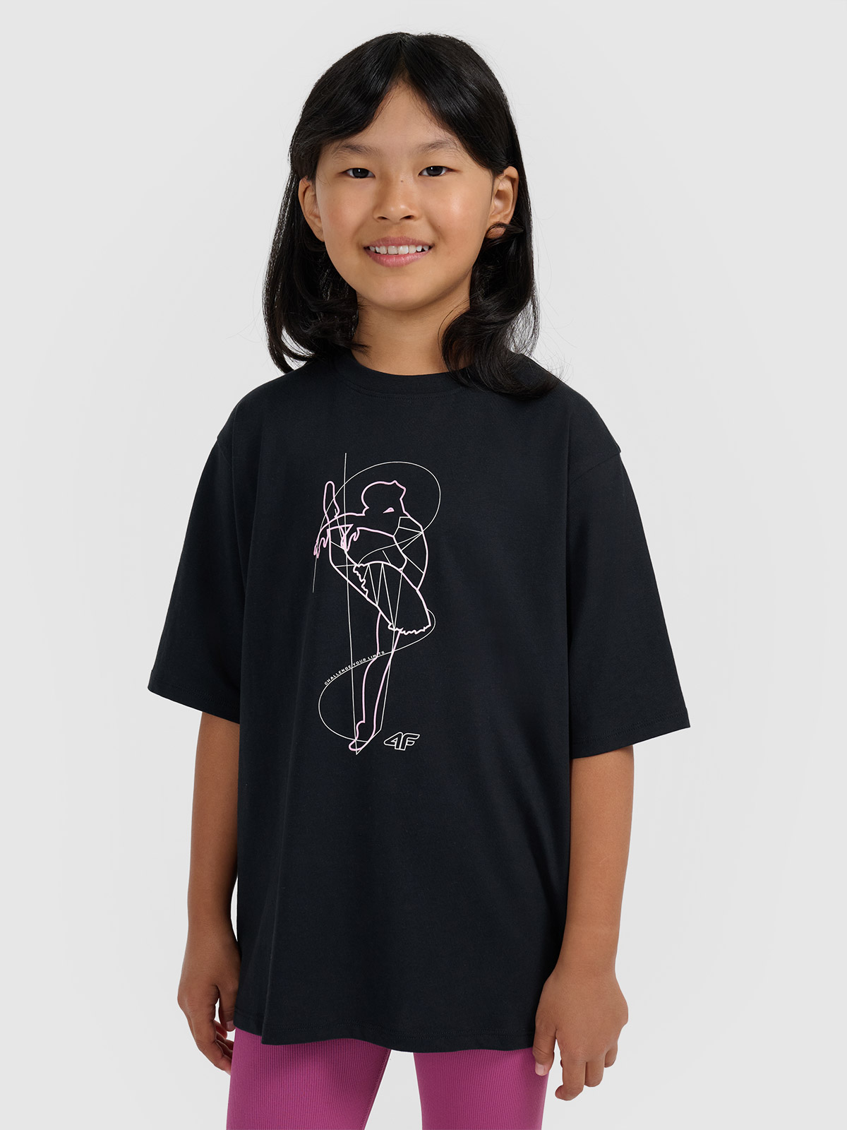 4F T-shirt oversize z nadrukiem dziewczęcy - czarny 134 (8-9
