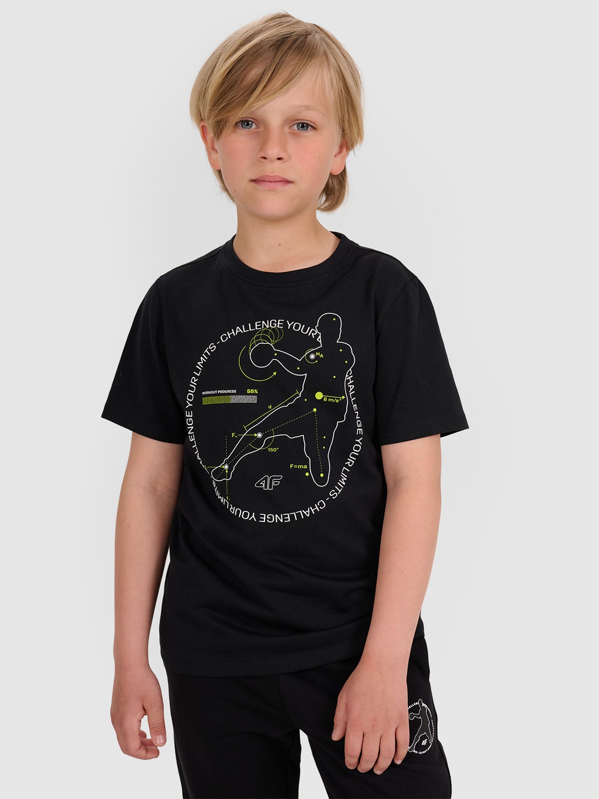 4F T-shirt regular z nadrukiem chłopięcy - czarny 140 (9-10