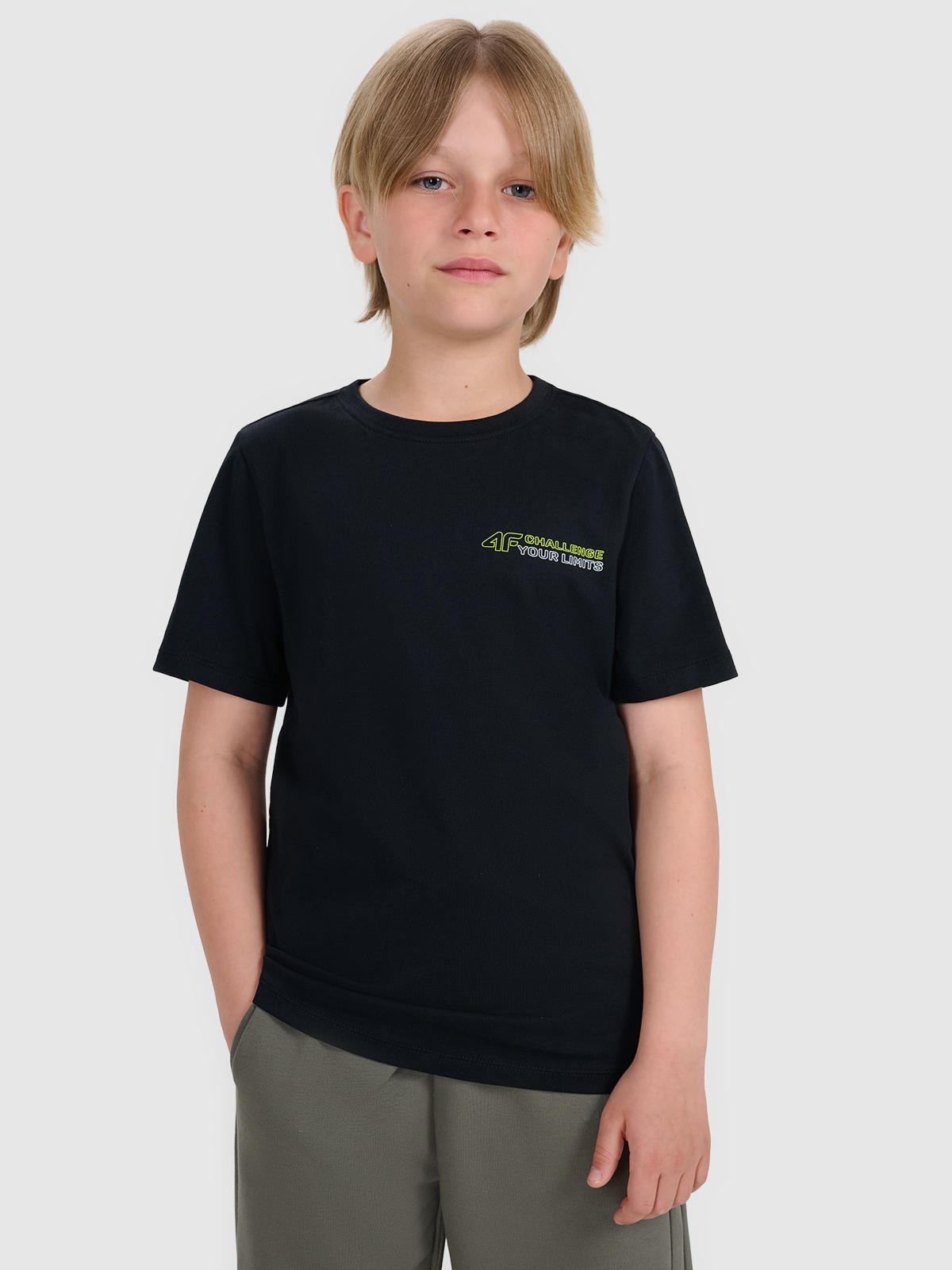4F Tricou regular cu imprimeu pentru băieți - negru