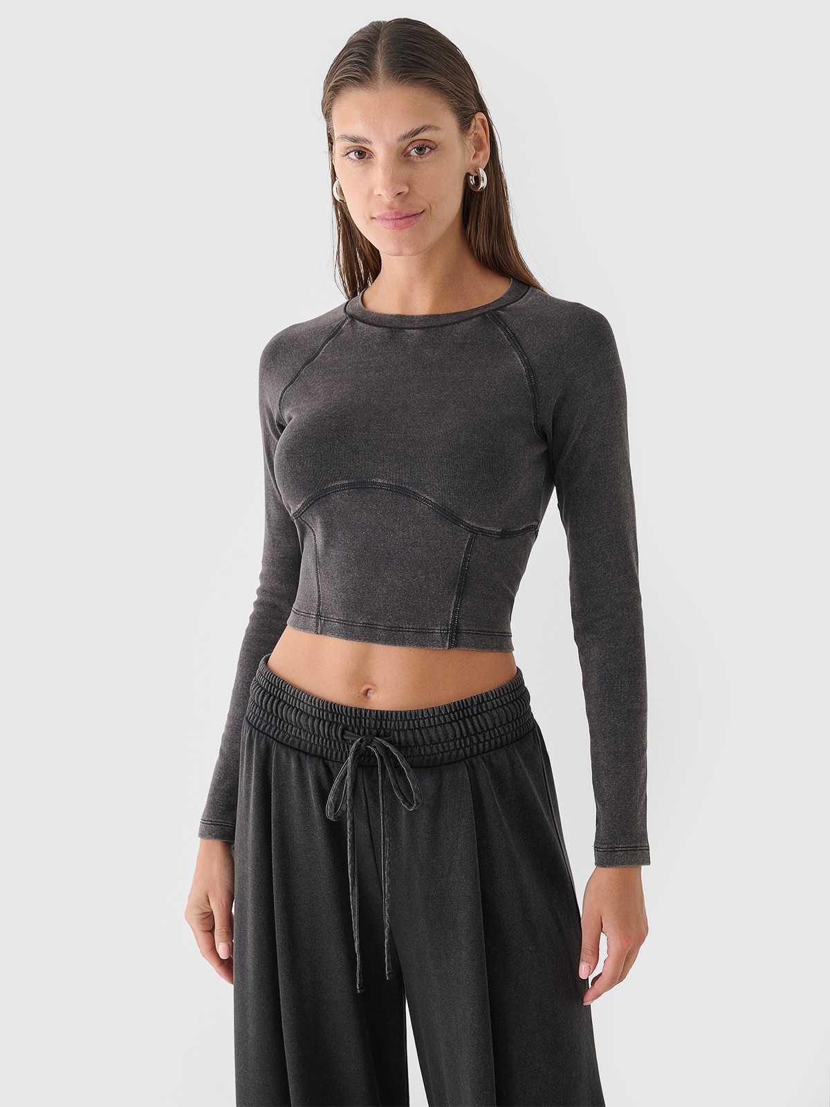 Tricou cropped cu mânecă lungă unicolor pentru femei - negru