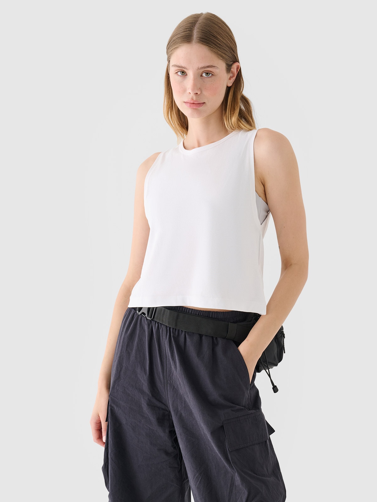 Crop-top regular unicolor pentru femei - alb