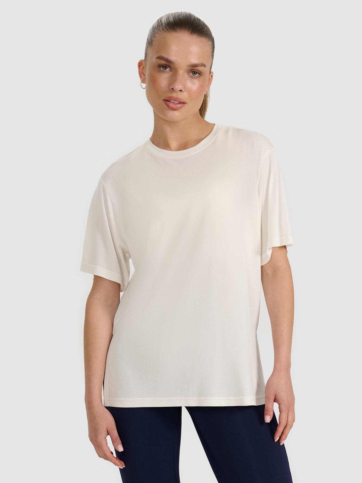4F T-shirt oversize z modalem damski - biały