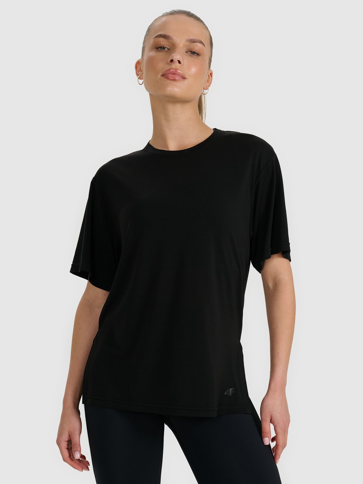 4F T-shirt oversize z modalem damski - czarny