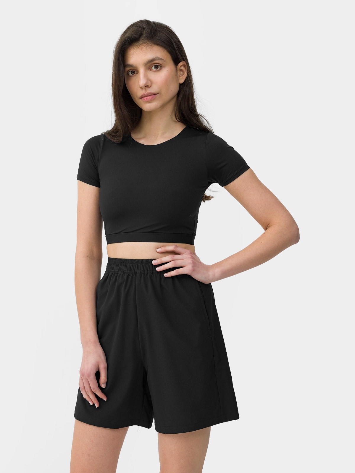 Crop top din materiale reciclate pentru femei