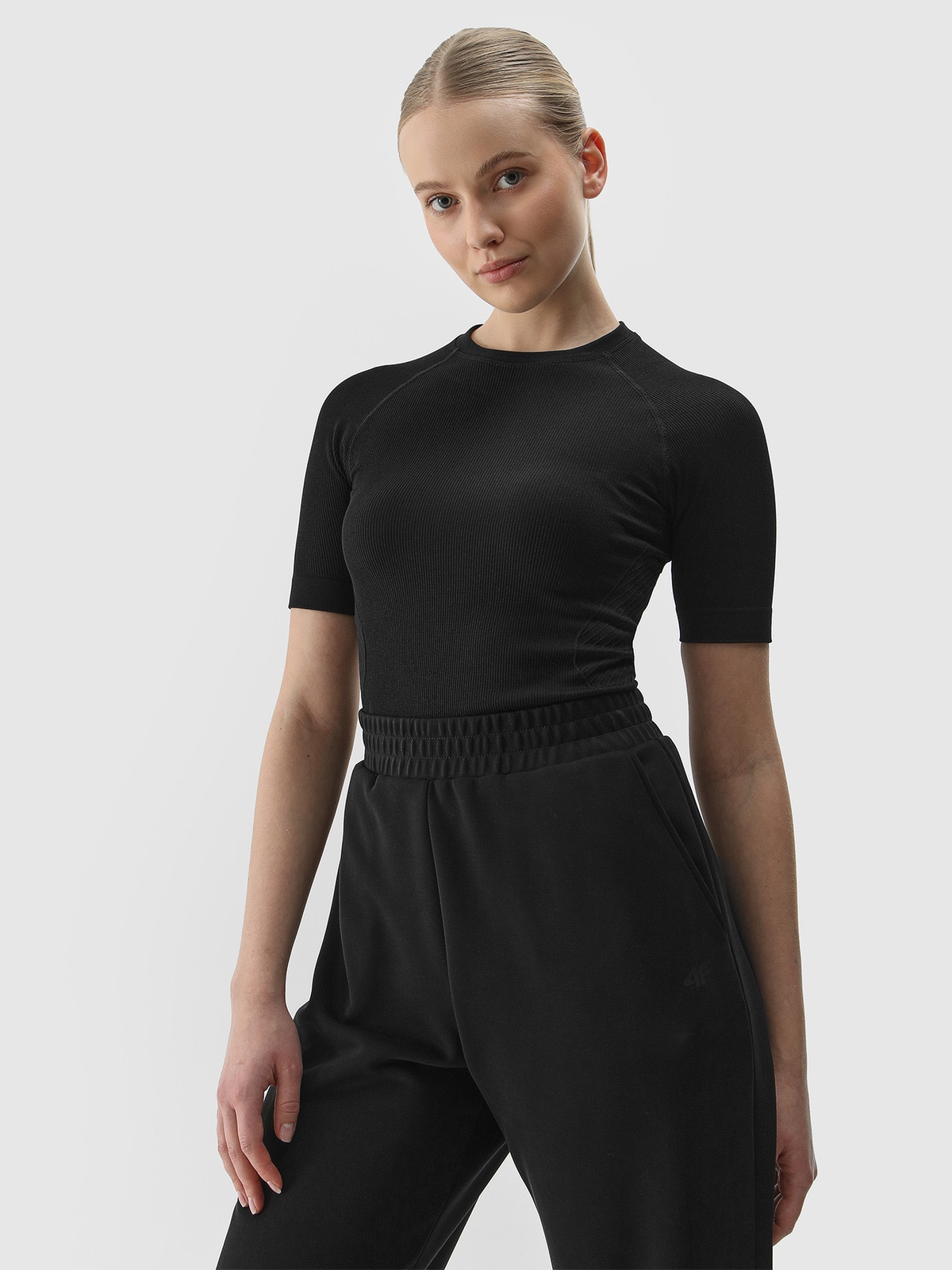 Tricou slim unicolor fără cusături pentru femei - negru