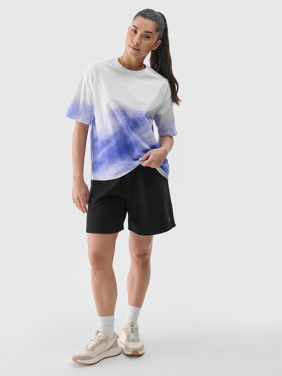 T-shirt oversize z nadrukiem damski - niebieski | 4F