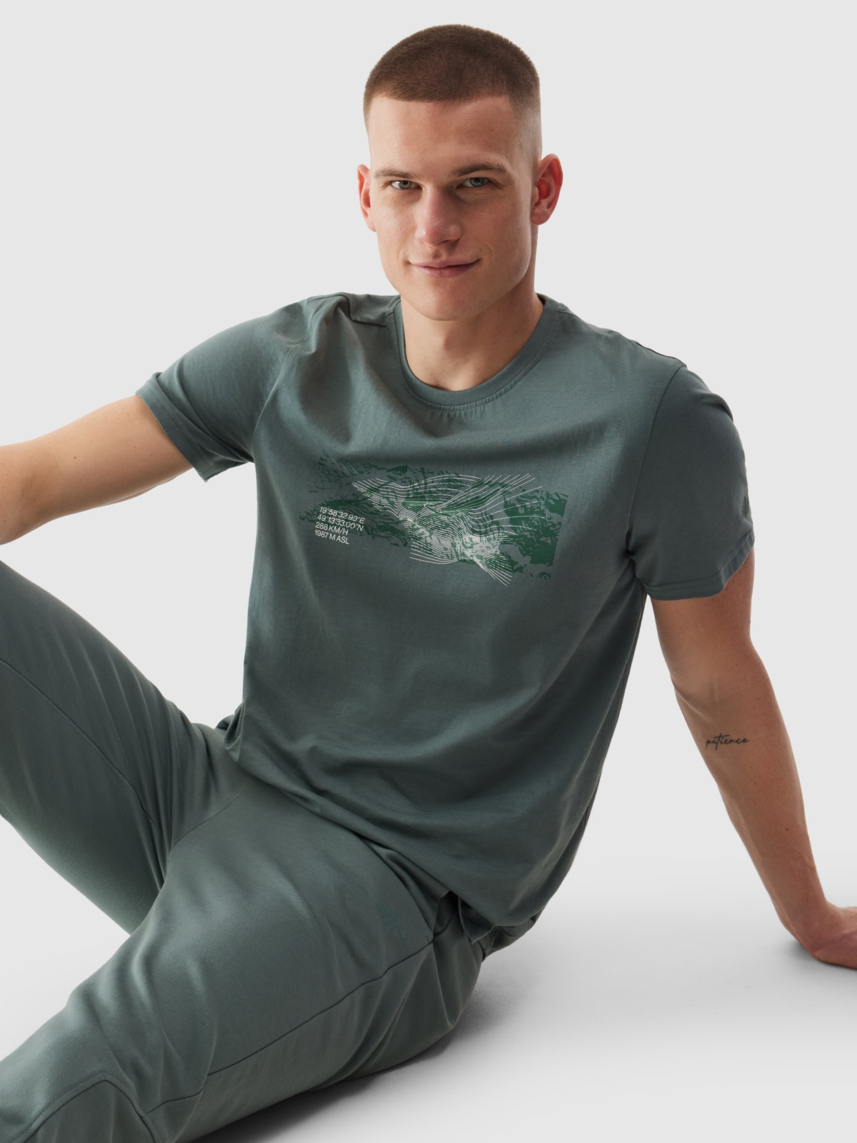 Tricou regular cu imprimeu pentru bărbați - kaki