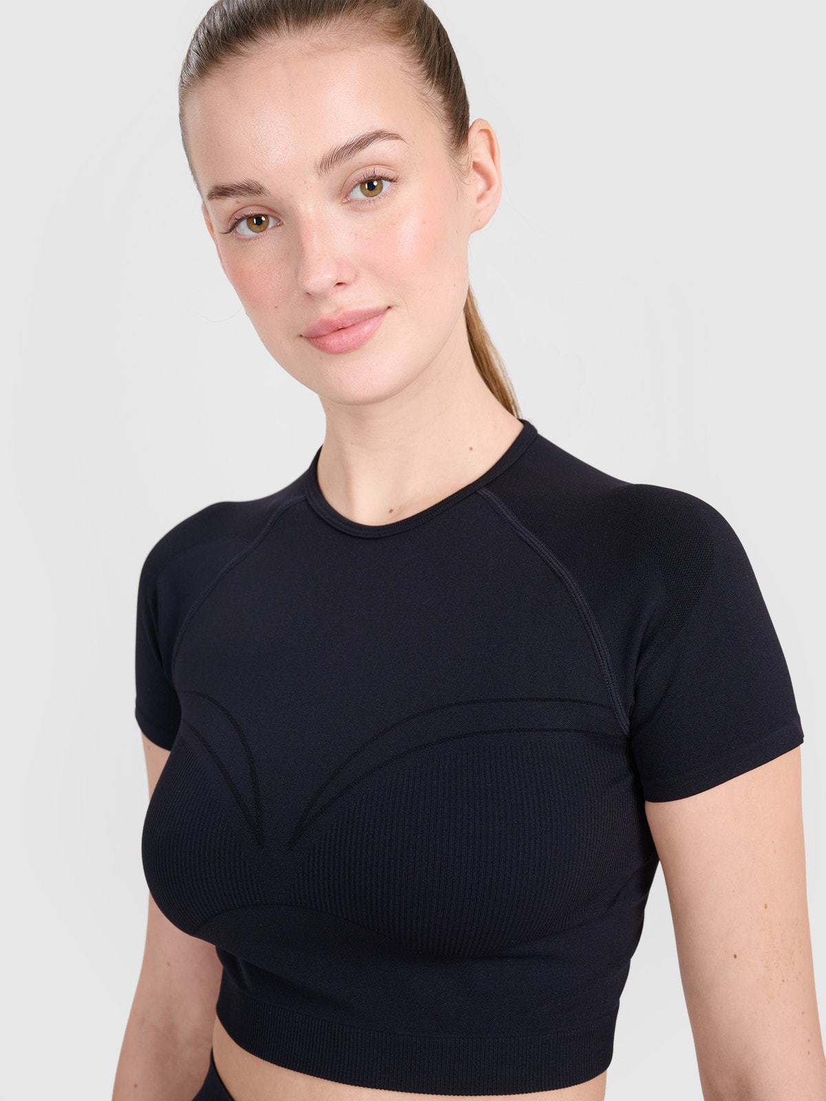 Crop-top de antrenament slim fără cusături pentru femei - negru