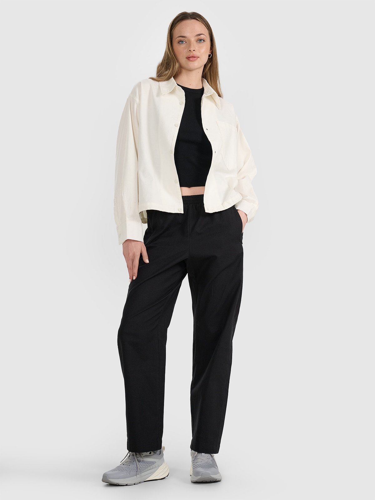 Pantaloni casual pentru femei - negri