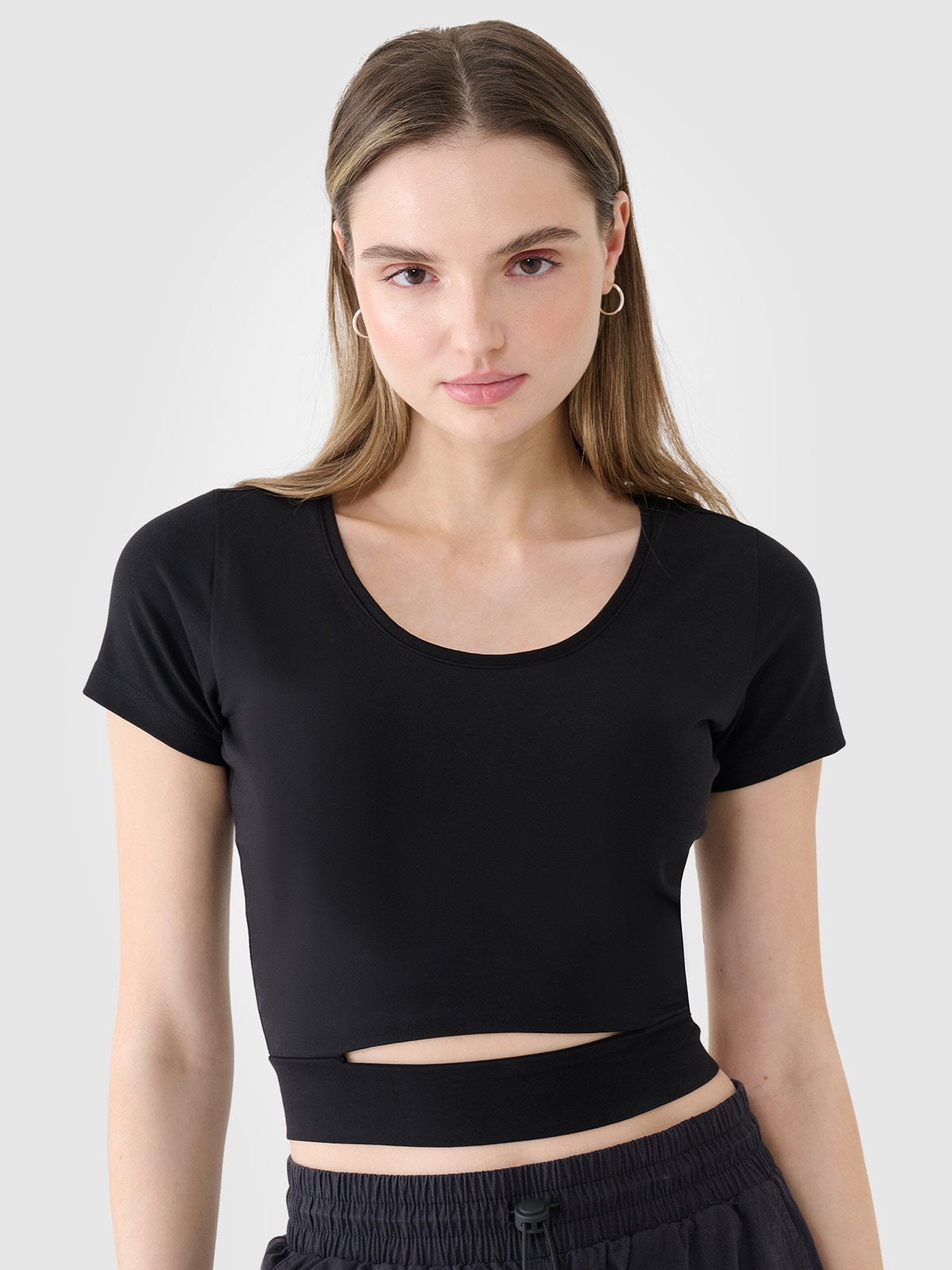 Tricou crop top neted pentru femei - negru