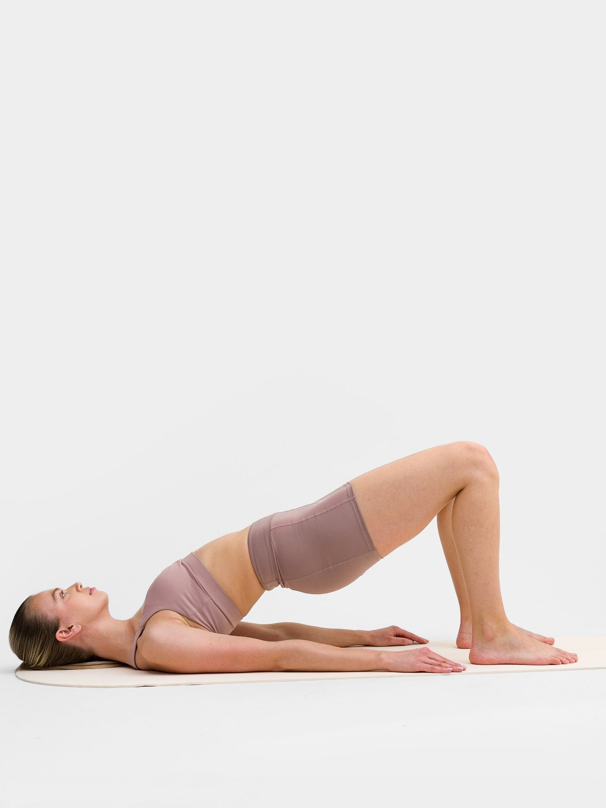Colanți scurți de yoga pentru femei din materiale reciclate