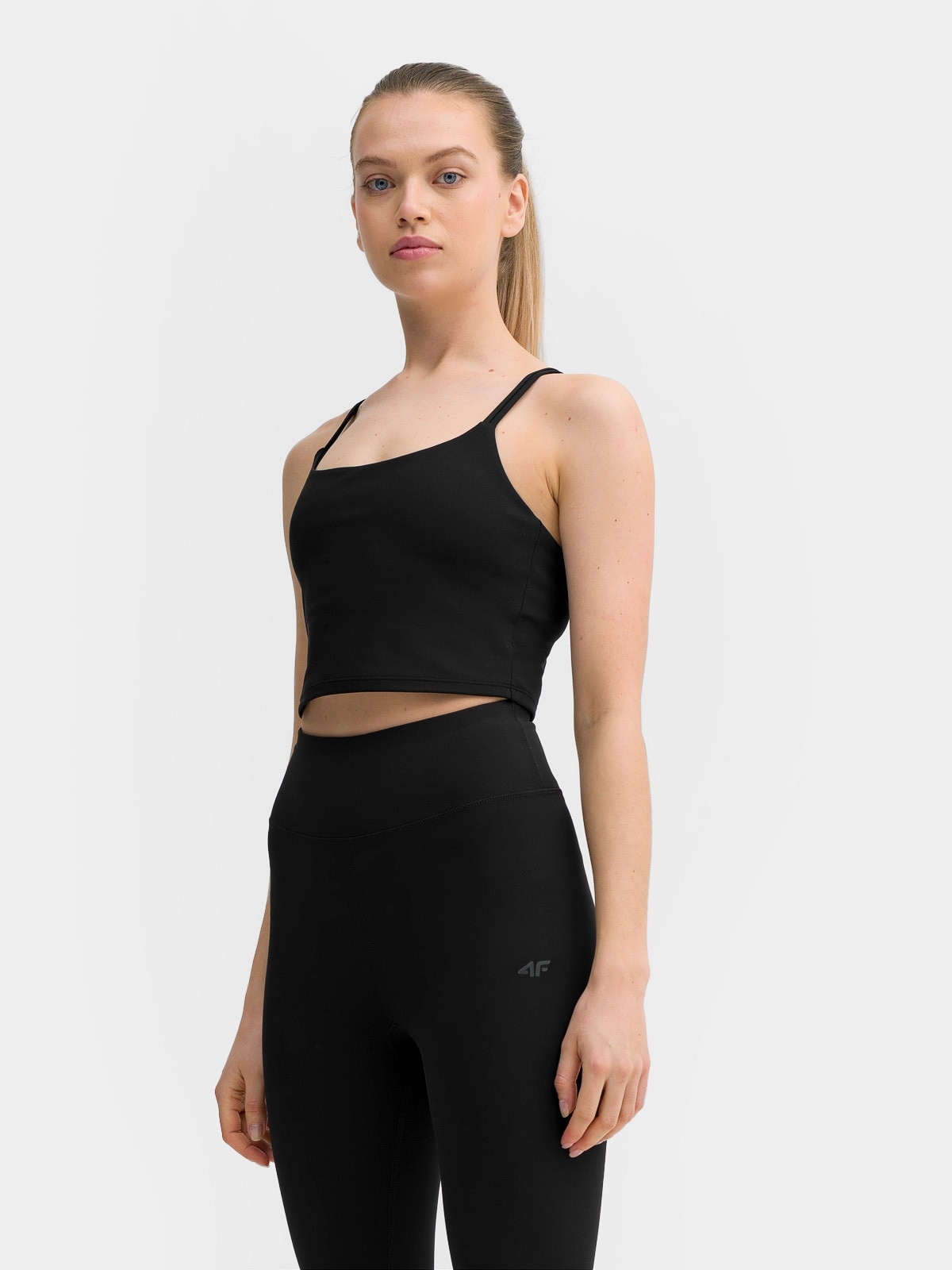 Crop-top de yoga din materiale reciclate pentru femei