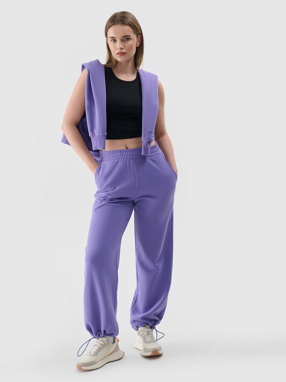 Pantaloni oversize de trening pentru femei - mov