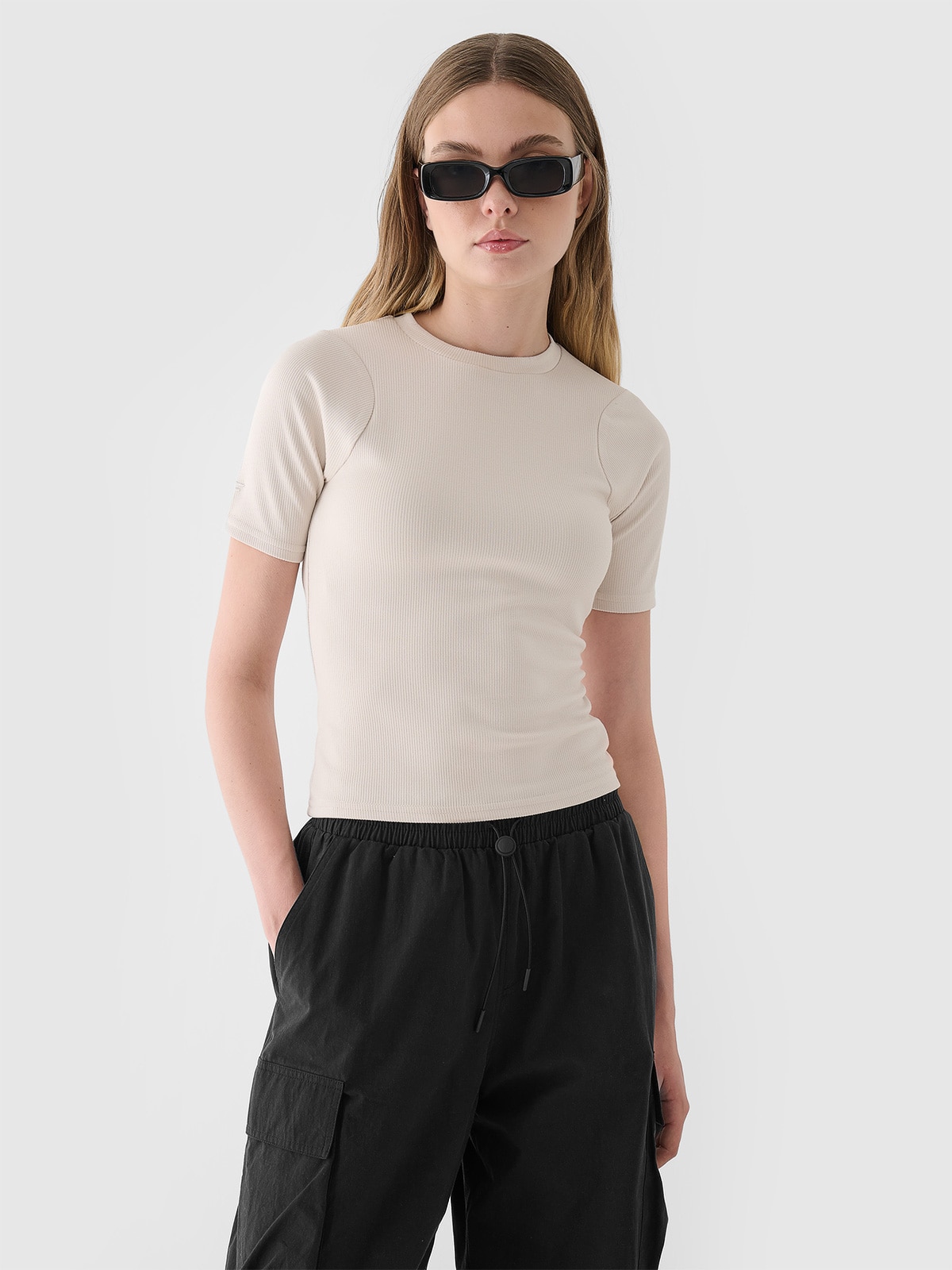 Tricou slim crop-top unicolor pentru femei - bej