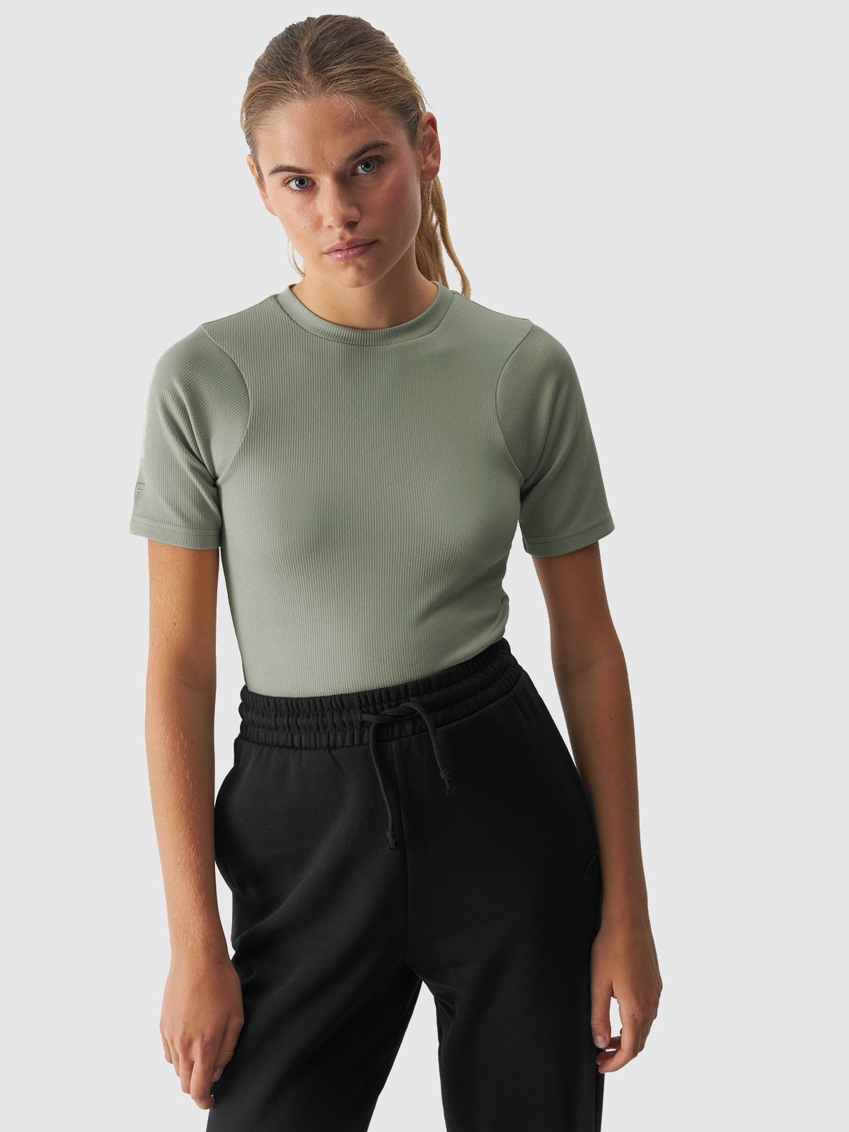 Tricou slim crop-top unicolor pentru femei - kaki