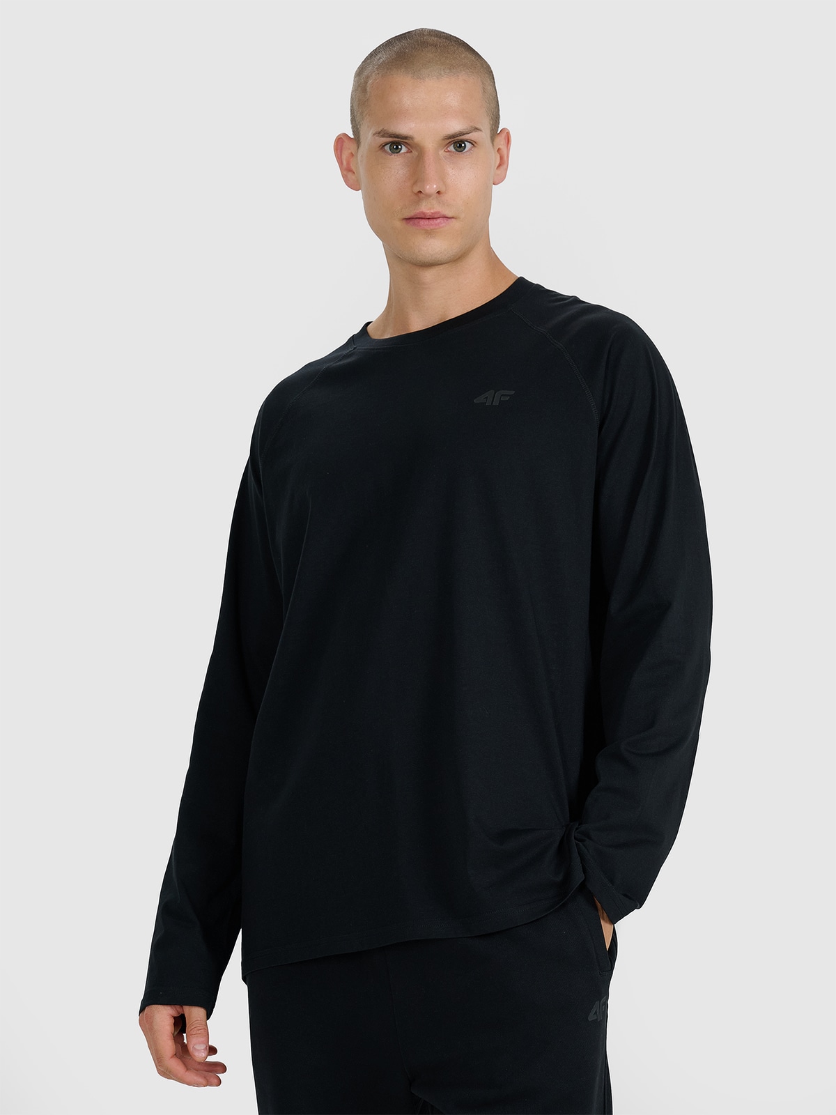 4F Tricou oversize cu mânecă lungă unicolor pentru bărbați - negru