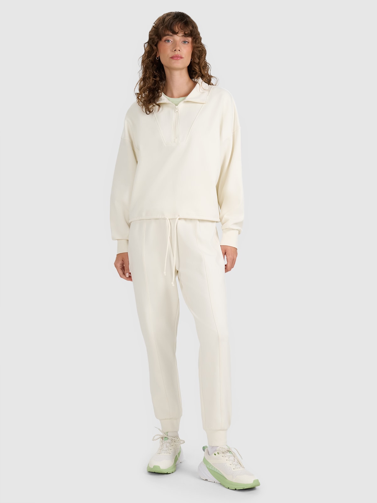 4F Pantaloni jogger de trening pentru femei - bej