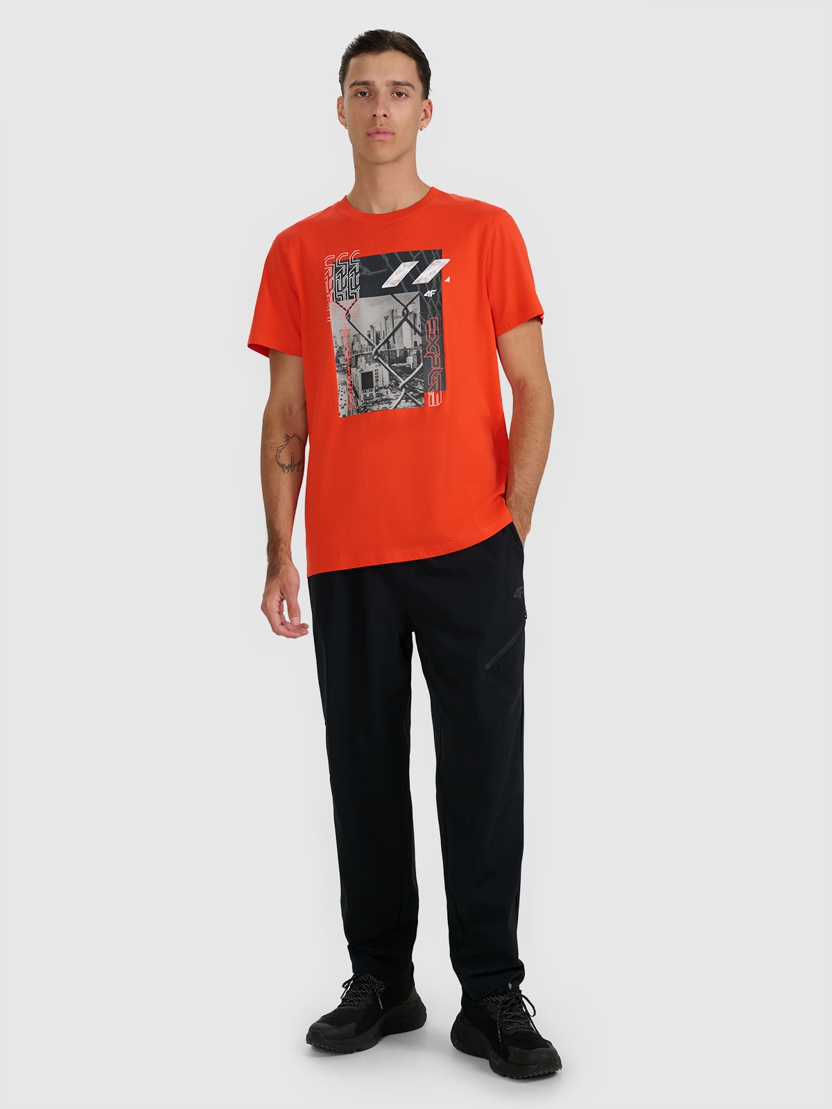 4F Pantaloni casual pentru bărbați - negri