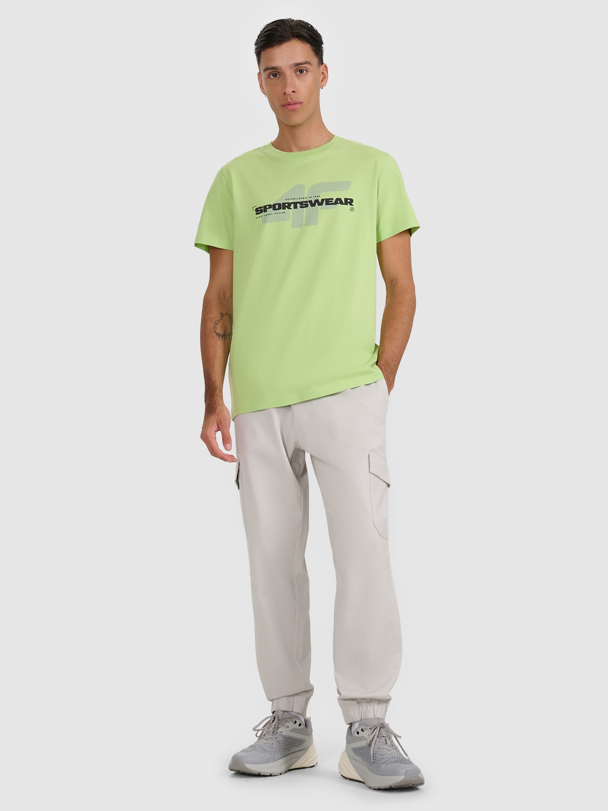 4F Pantaloni casual cargo pentru bărbați - gri