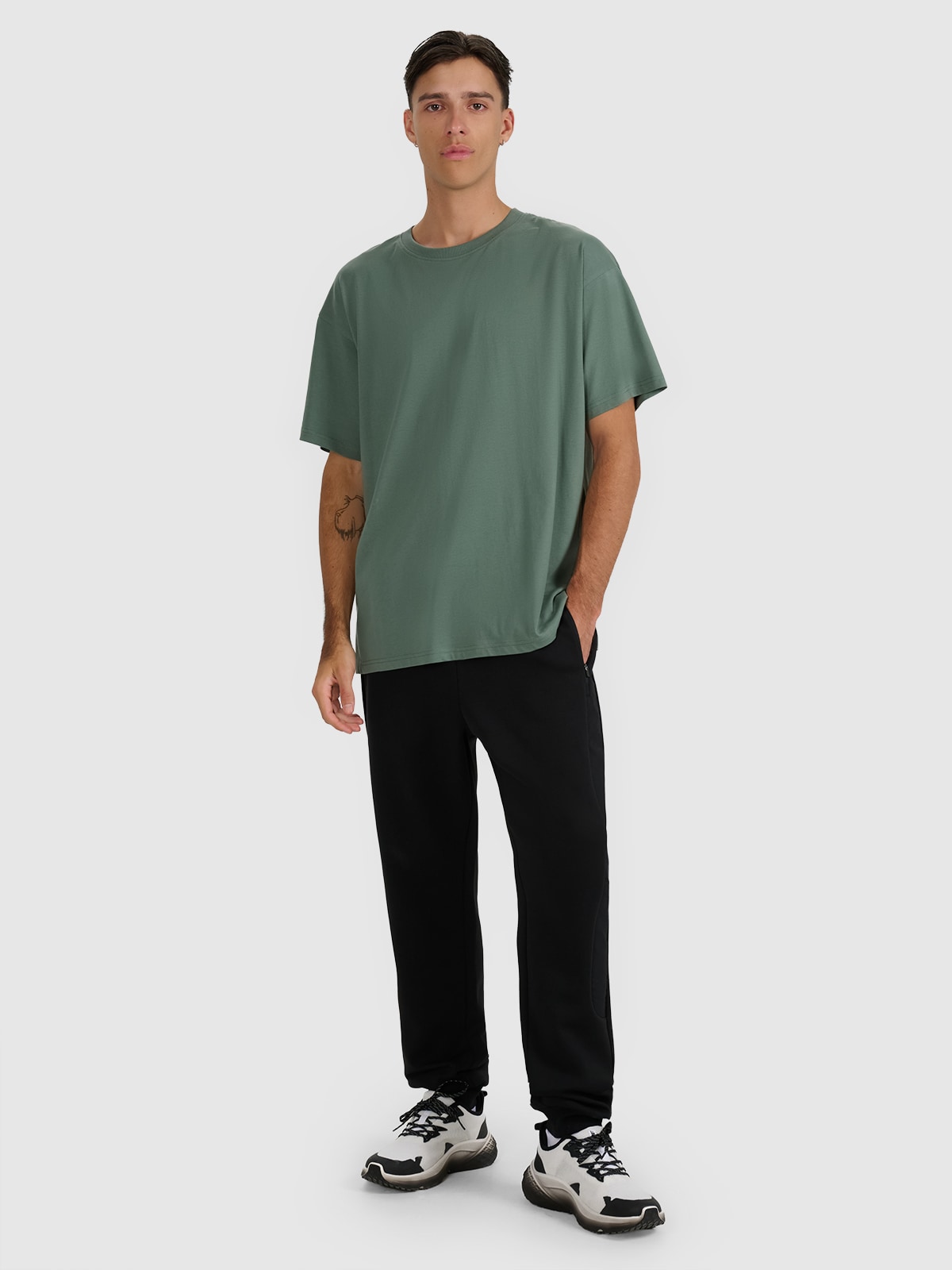 4F Pantaloni jogger de trening pentru bărbați - negri