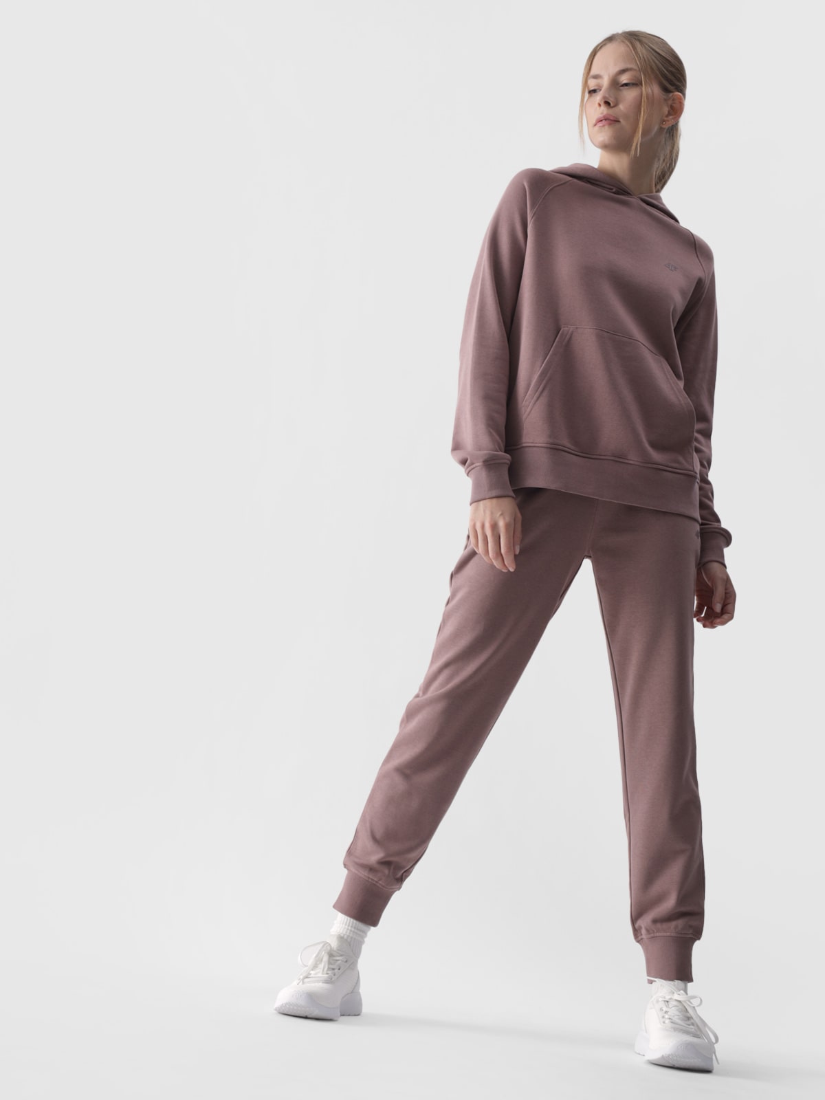 4F Pantaloni jogger de trening pentru femei - bej