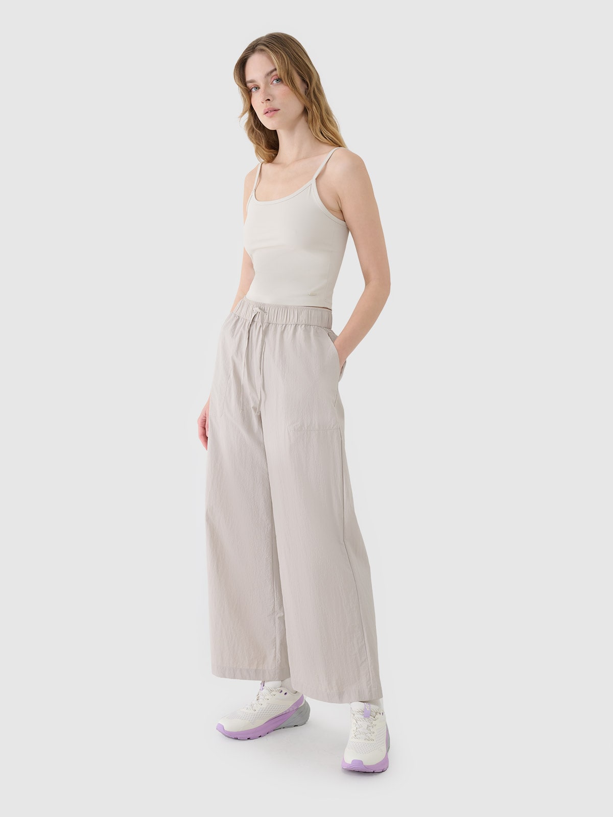 Pantaloni casual cu craci largi pentru femei - bej