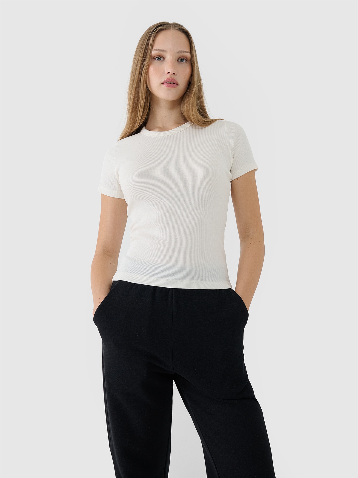 Tricou slim din tricot striat pentru femei - alb