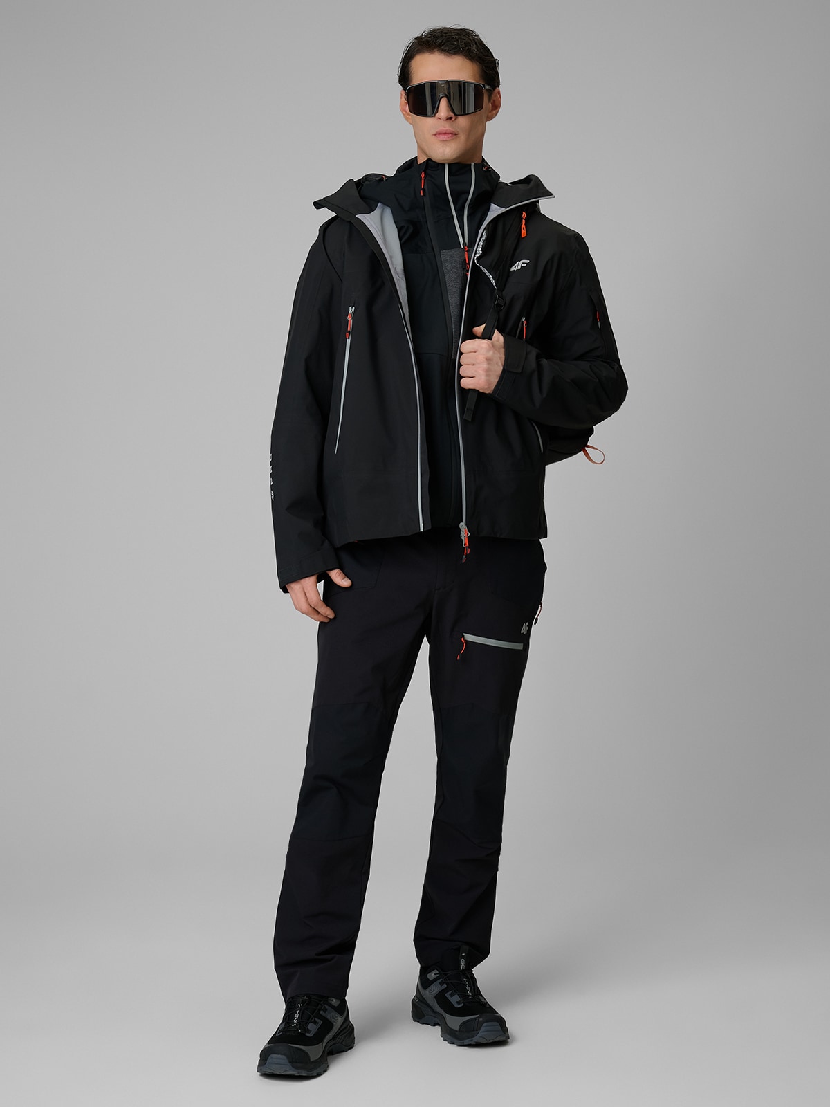 4F Spodnie trekkingowe szybkoschnące męskie - czarne