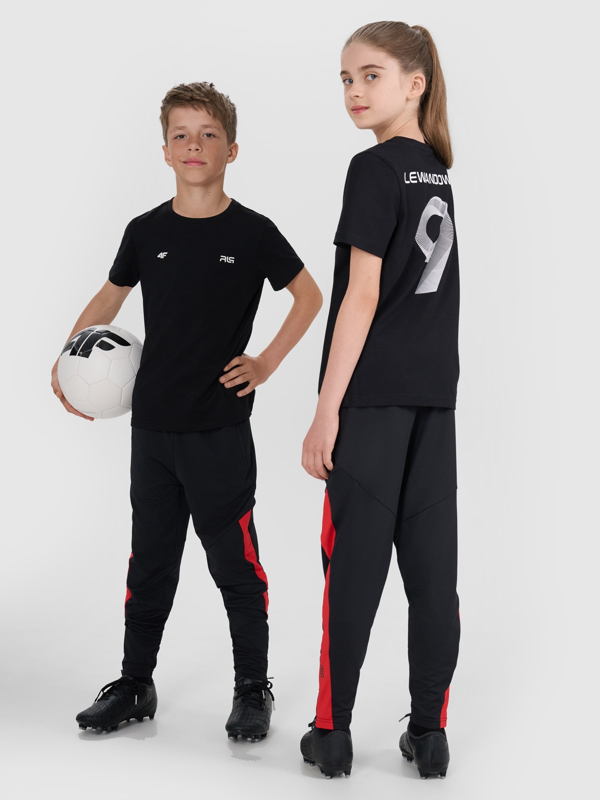 4F T-shirt regular z nadrukiem dziecięcy 4F JUNIOR x Robert Lewandowski - czarny 164 (13-14
