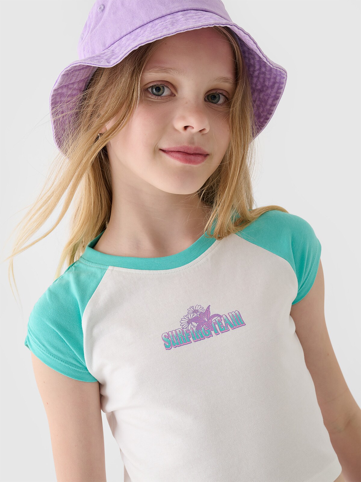 Girl's cropped T-shirt with print - turquoise | 4F
