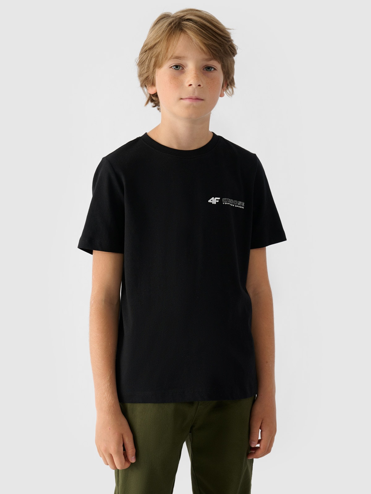 T-shirt regular z nadrukiem chłopięcy - czarny | 4F