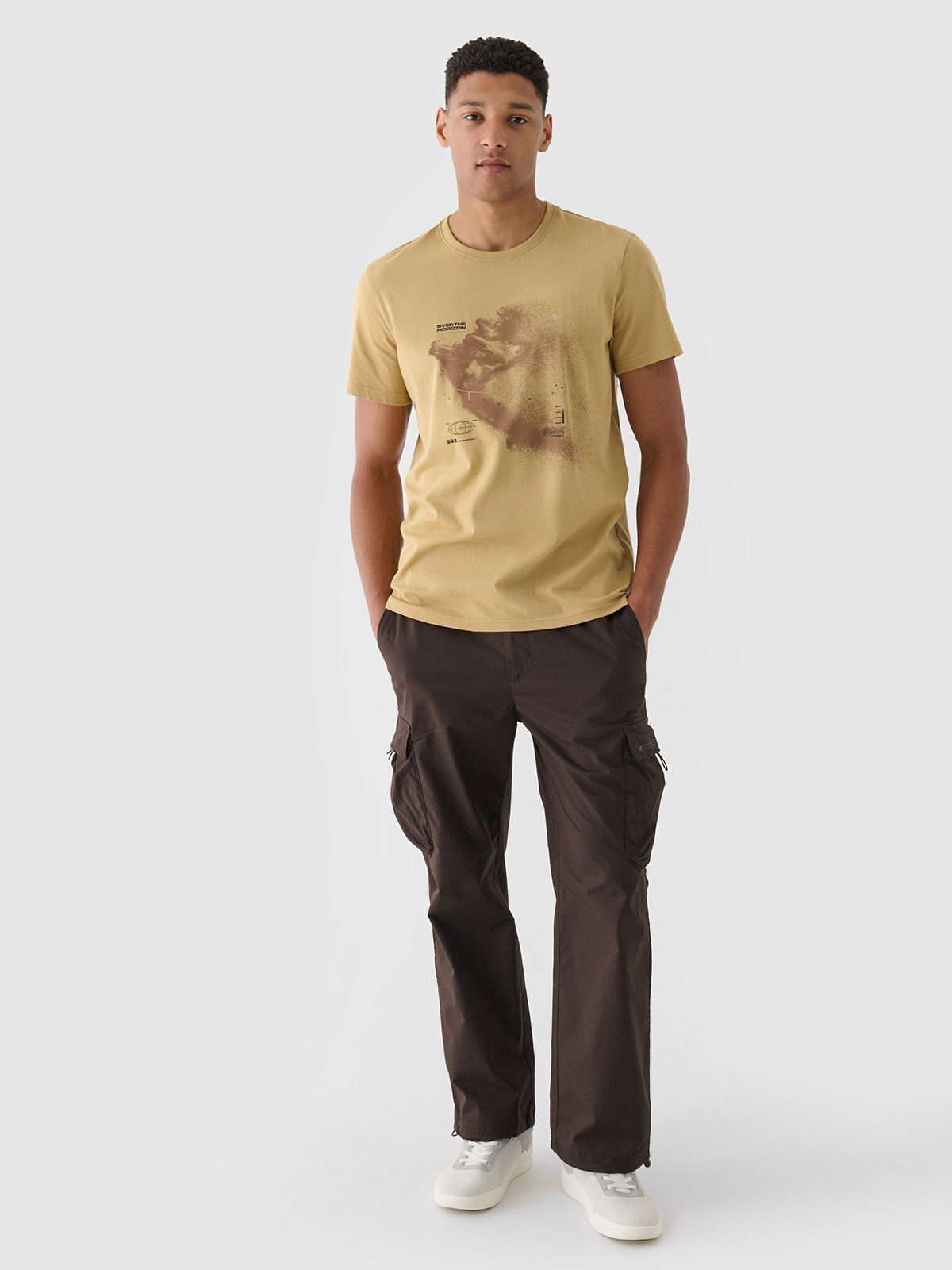 T-shirt regular z nadrukiem męski - beżowy | 4F - sportowa
