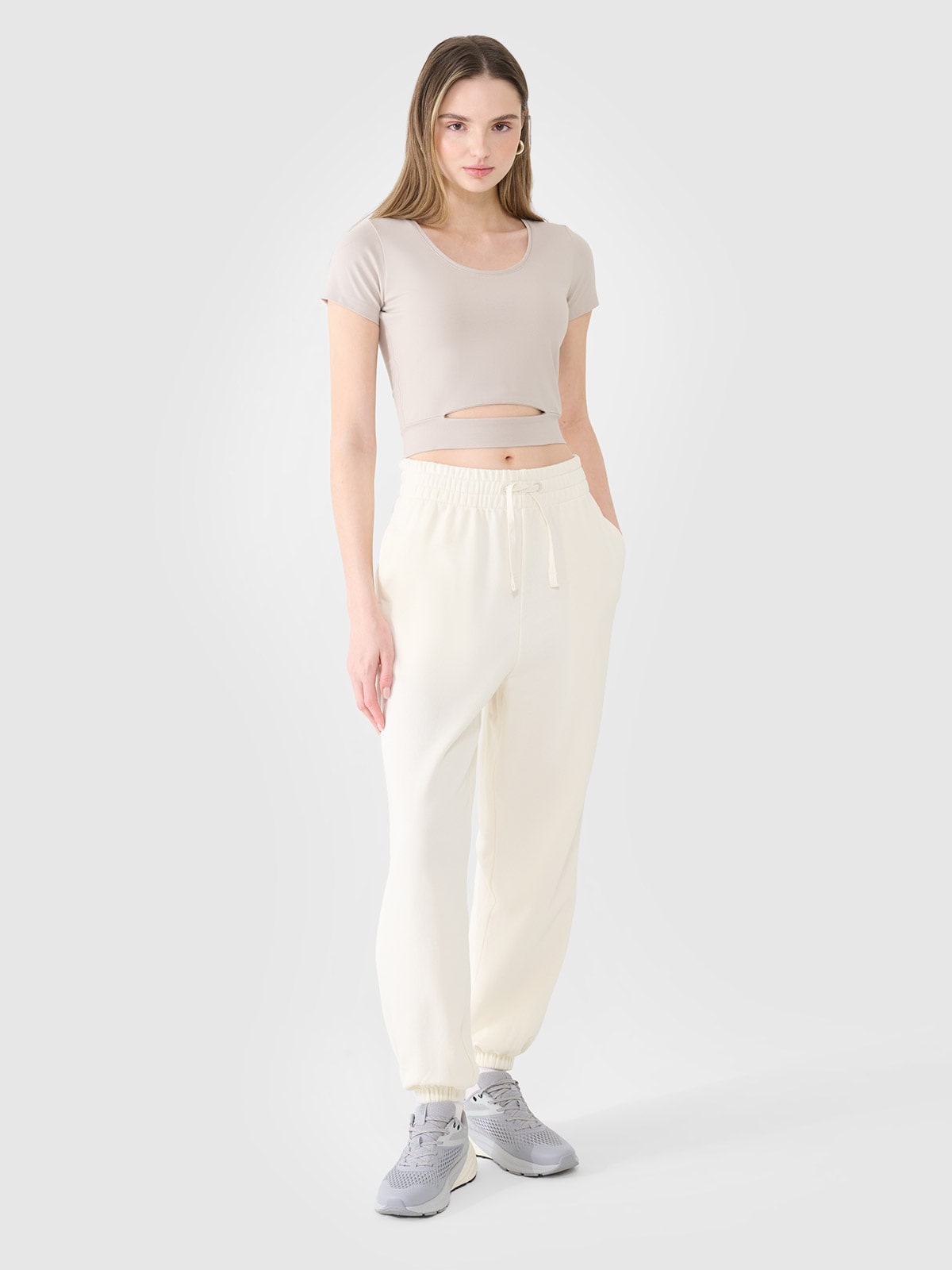 ★SATUR★ W Bon Voyage Slim Fit Crop T-Shirt Cream T-shirt crop top z waflowej dzianiny damski - biały | 4F