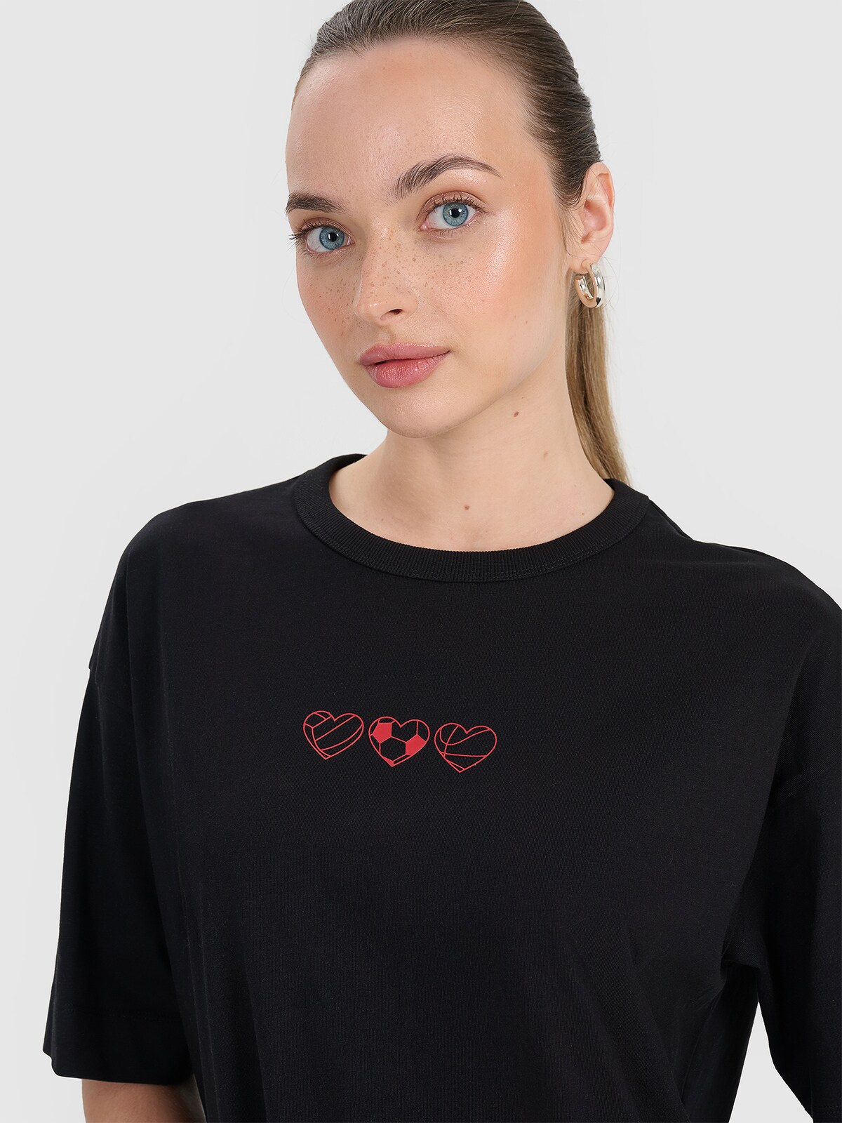 T-shirt oversize z nadrukiem damski - czarny | 4F - sportowa
