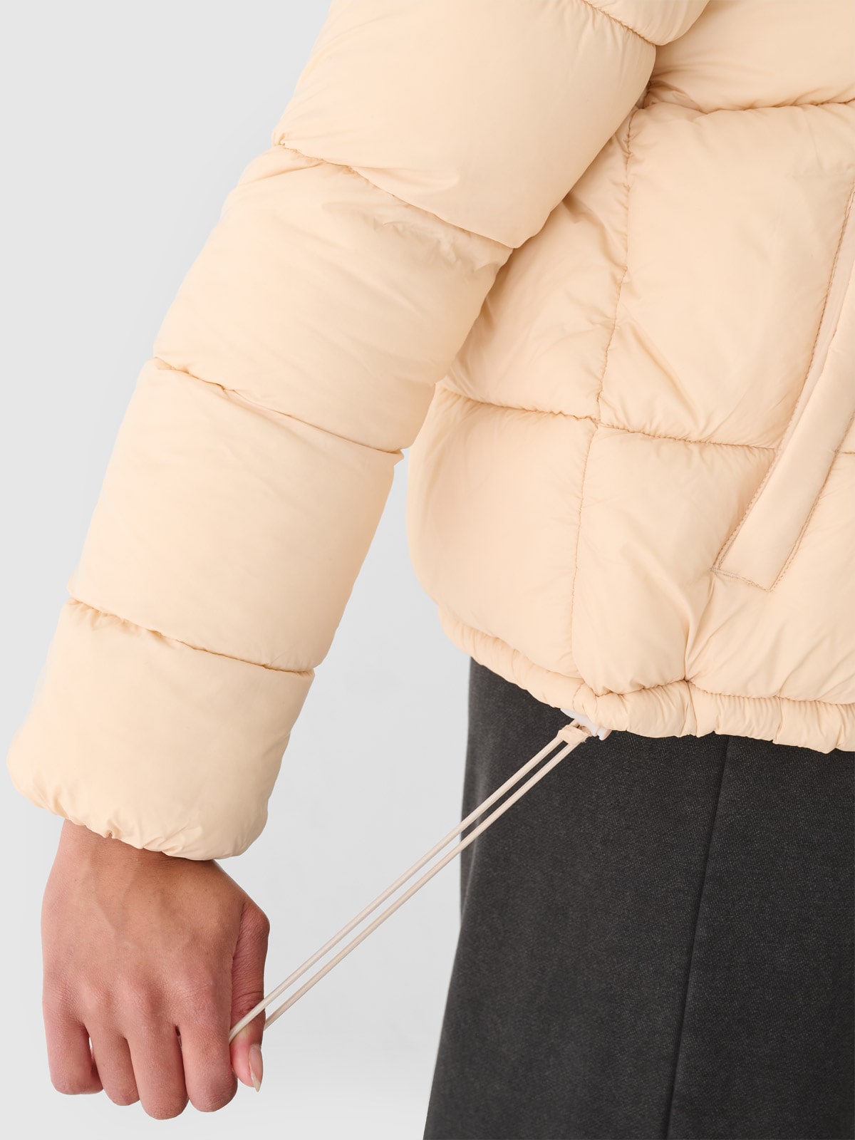 Women's synthetic-filled down jacket - beige | 4F Women's synthetic-filled down jacket - beige | 4F