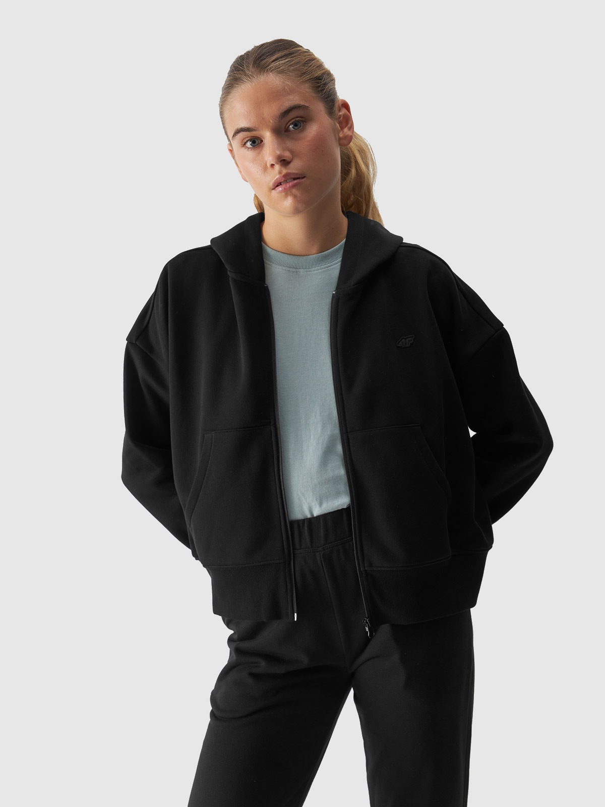 Women's zip-up hoodie - black | 4F: Sportswear and shoes