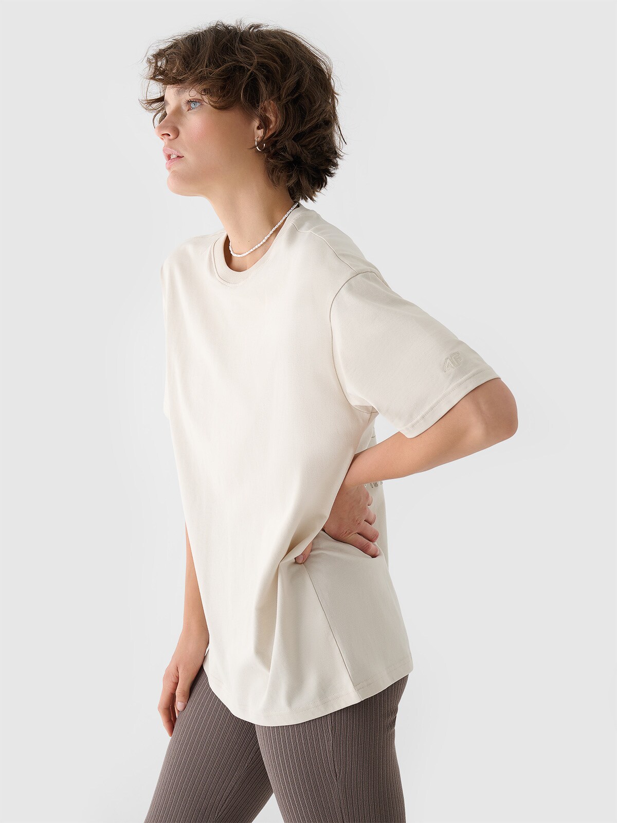 Tシャツ・カットソー SATUR Bon Voyage Low Cut Applique Short Sleeve T-Shirt Cream SATUR(セター) Tシャツ・カットソー(レディース) - 海外通販のBUYMA