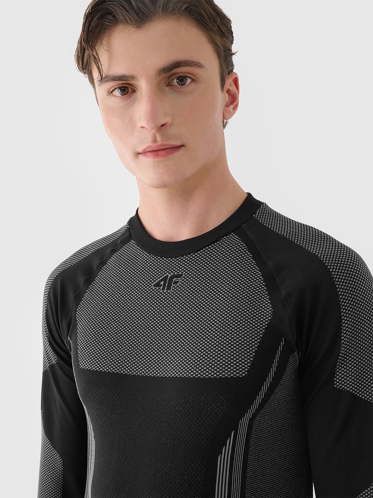 Men's seamless thermal underwear (top) - black | 4F