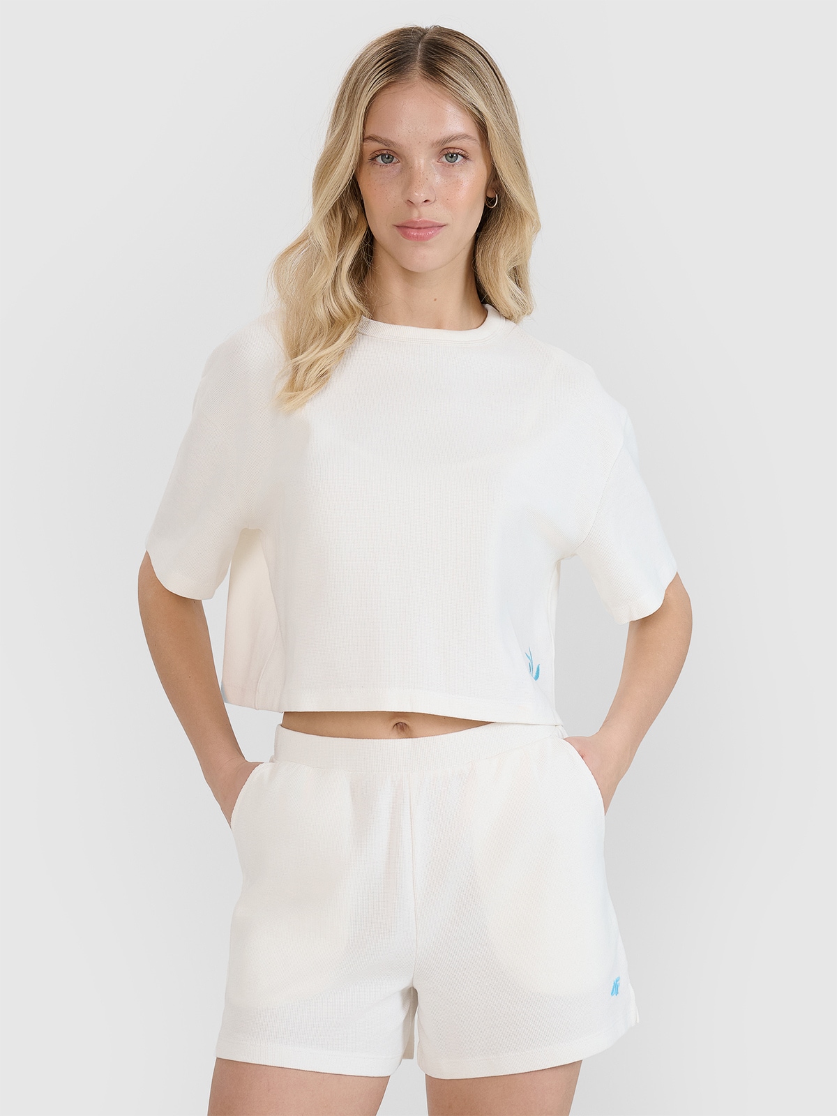★SATUR★ W Bon Voyage Slim Fit Crop T-Shirt Cream T-shirt crop top gładki damski - beżowy | 4F - sportowa