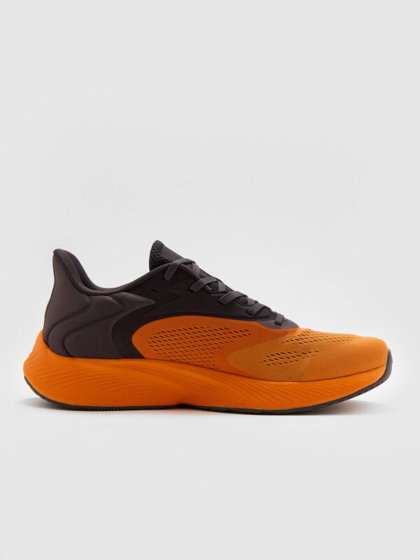 Men s X FLOW running shoes with Ortholite Hybrid Plus insole orange 4F Sportswear and shoes